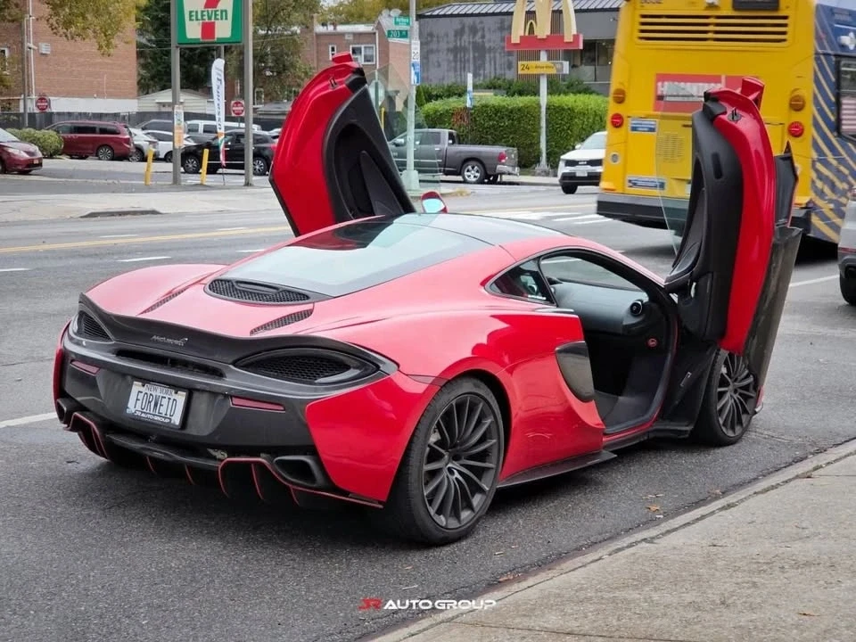2017 McLaren 570GT - Image 5 of 20