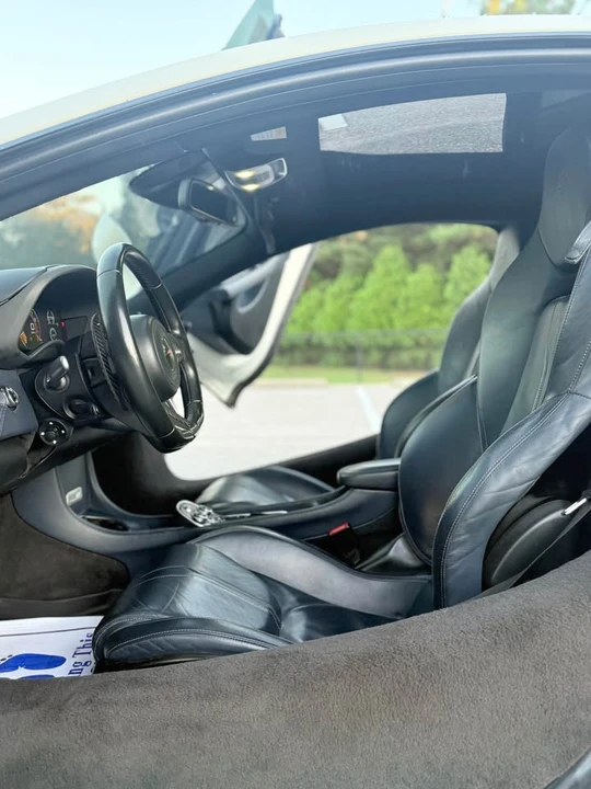 2017 McLaren 570GT - Image 8 of 20