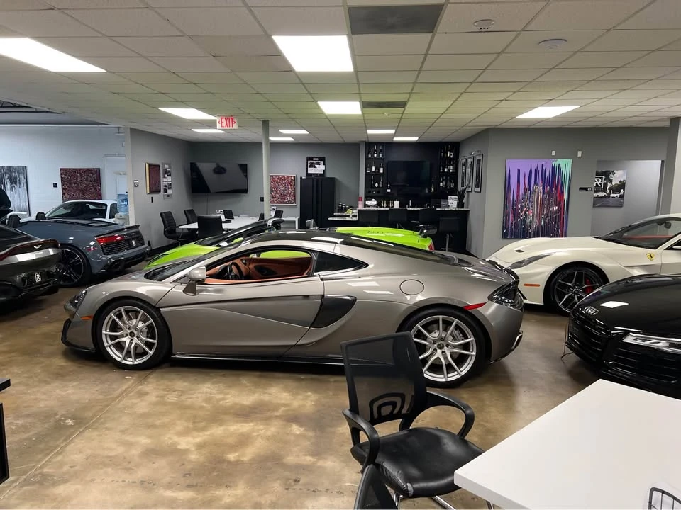 2017 McLaren 570GT - Image 9 of 15