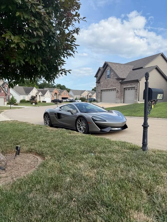 2017 McLaren 570GT - Image 10 of 15