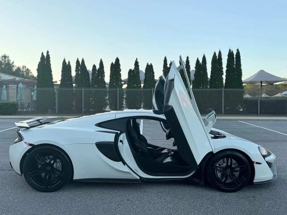 2017 McLaren 570GT - Image 2 of 20