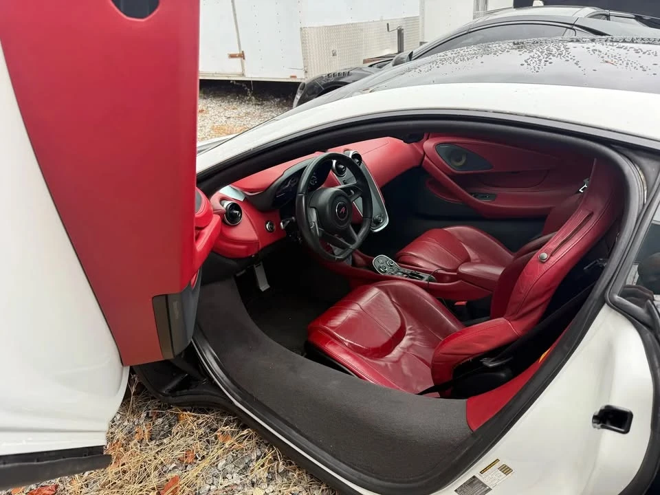 2017 McLaren 570GT - Image 8 of 9