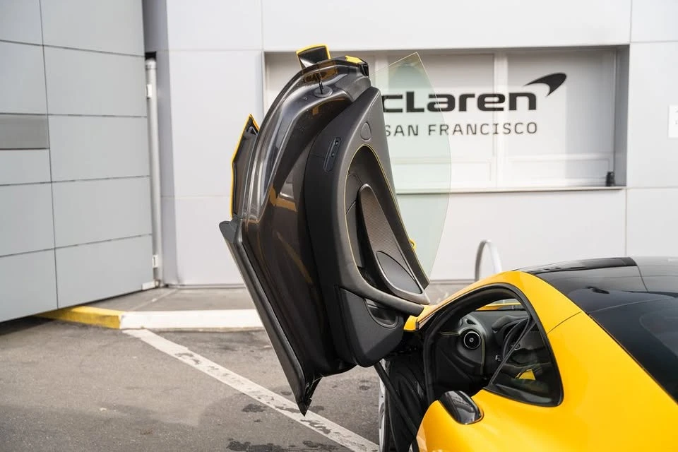 2017 McLaren 570GT - Image 19 of 20