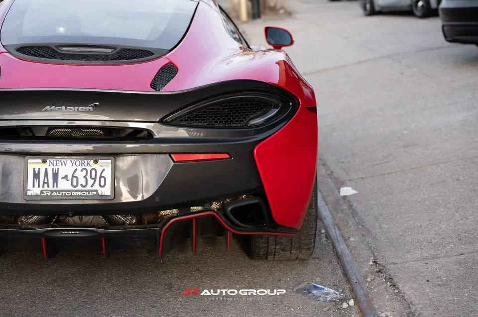 2017 McLaren 570GT - Image 9 of 16