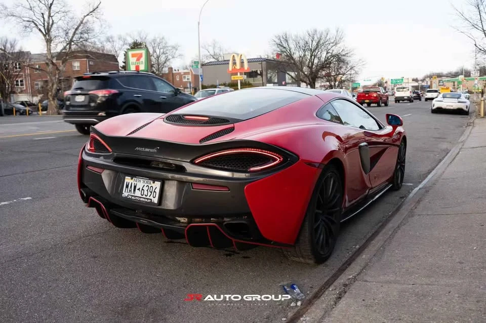 2017 McLaren 570GT - Image 8 of 16