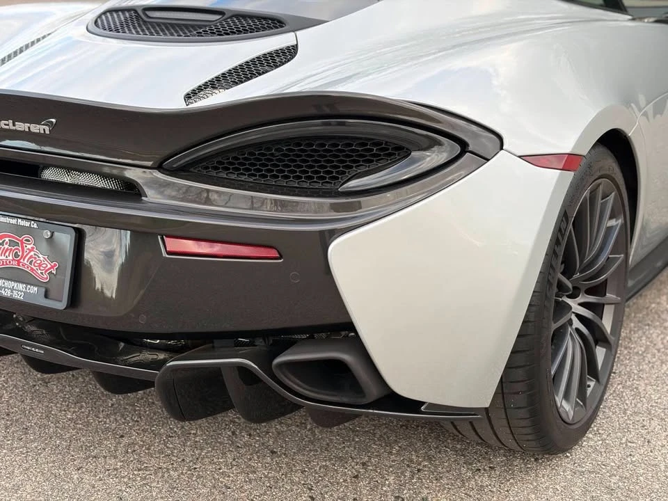 2017 McLaren 570GT - Image 17 of 20