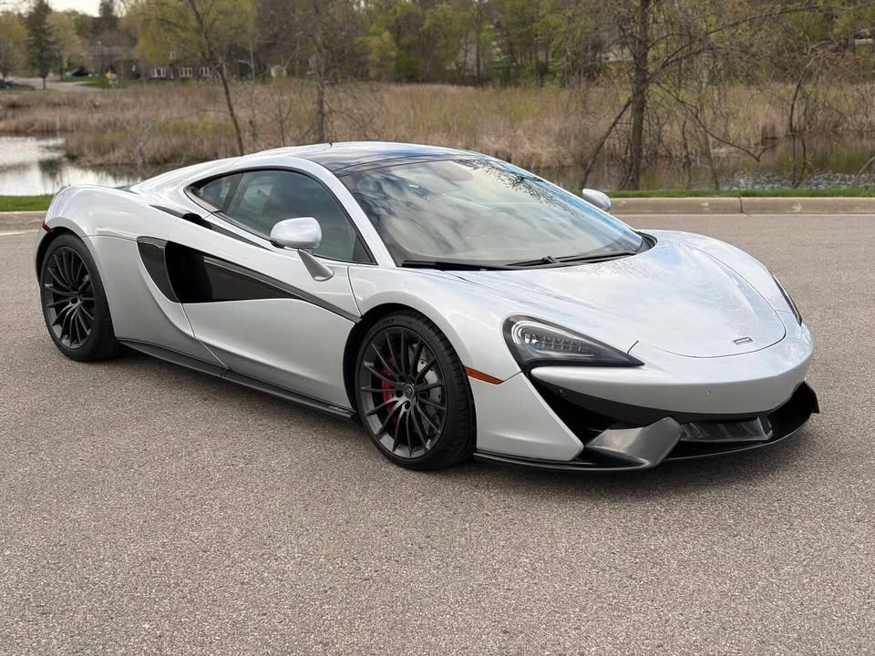 2017 McLaren 570GT - Image 2 of 20
