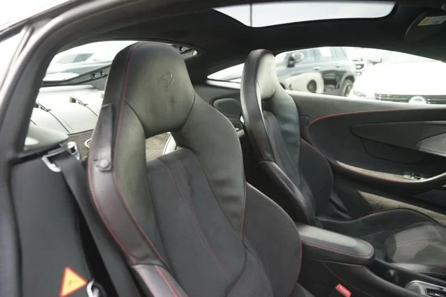 2017 McLaren 570GT - Image 8 of 10