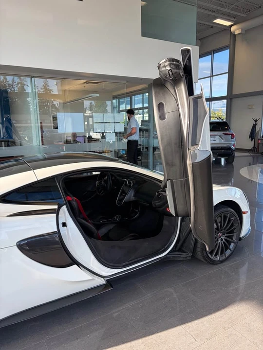 2017 McLaren 570GT - Image 3 of 5