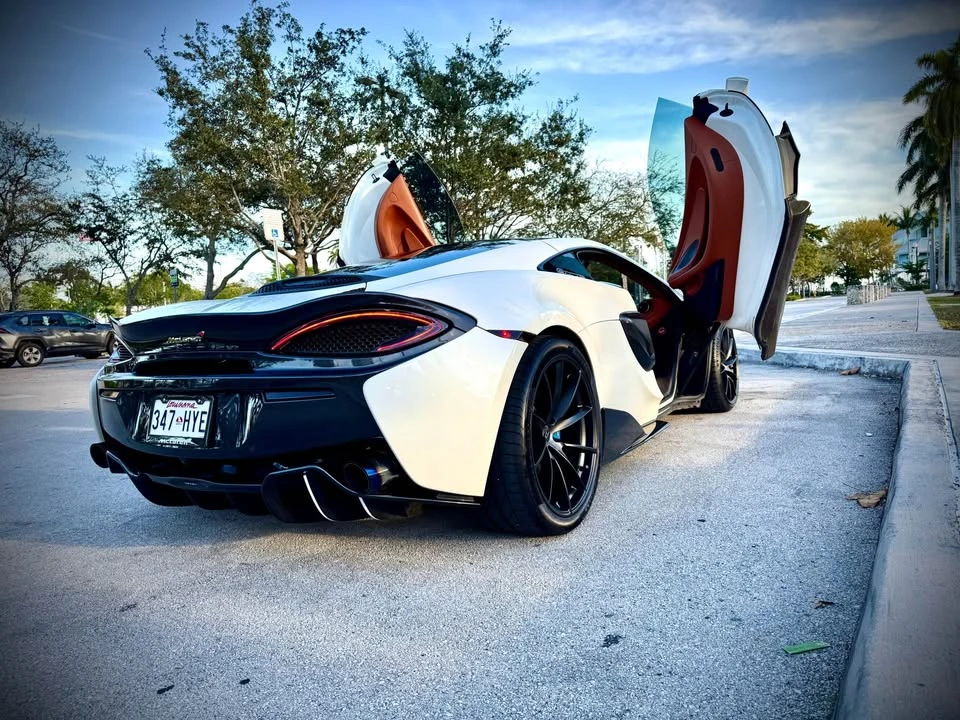 2017 McLaren 570GT - Image 6 of 7