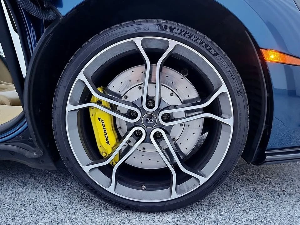 2017 McLaren 570GT - Image 14 of 20