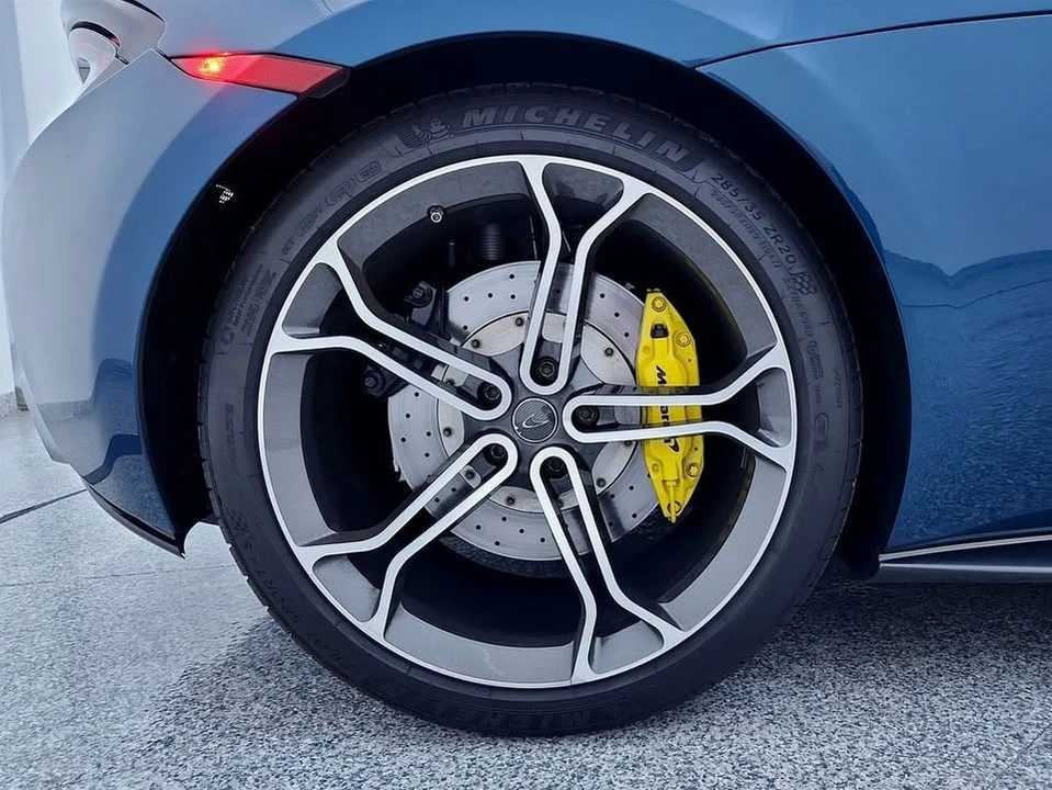2017 McLaren 570GT - Image 13 of 20