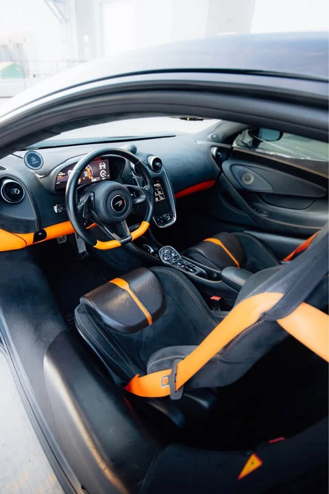 2017 McLaren 570GT - Image 8 of 10