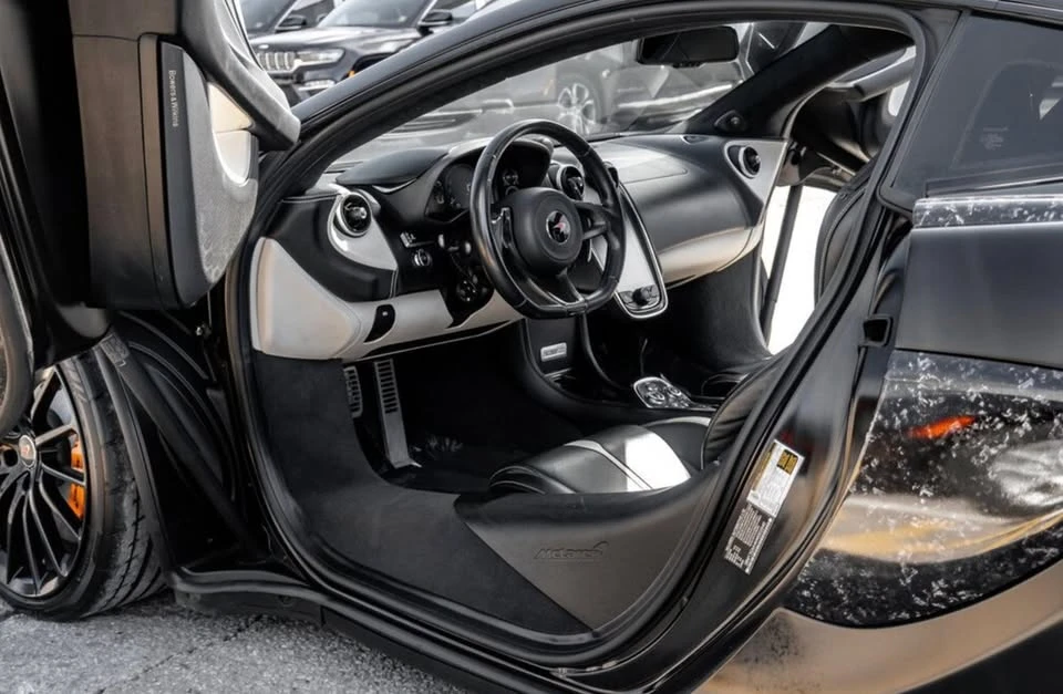 2017 McLaren 570GT - Image 16 of 20