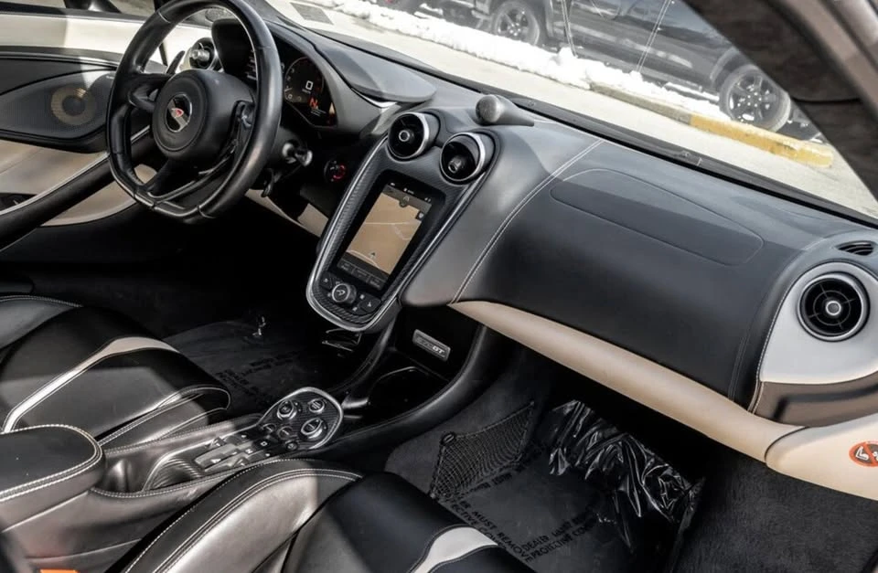 2017 McLaren 570GT - Image 17 of 20
