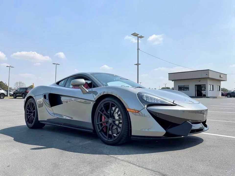 2017 McLaren 570GT - Image 7 of 20