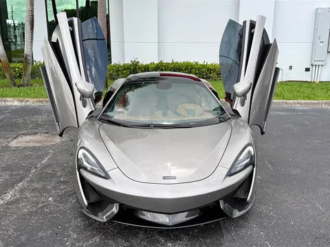 2017 McLaren 570GT