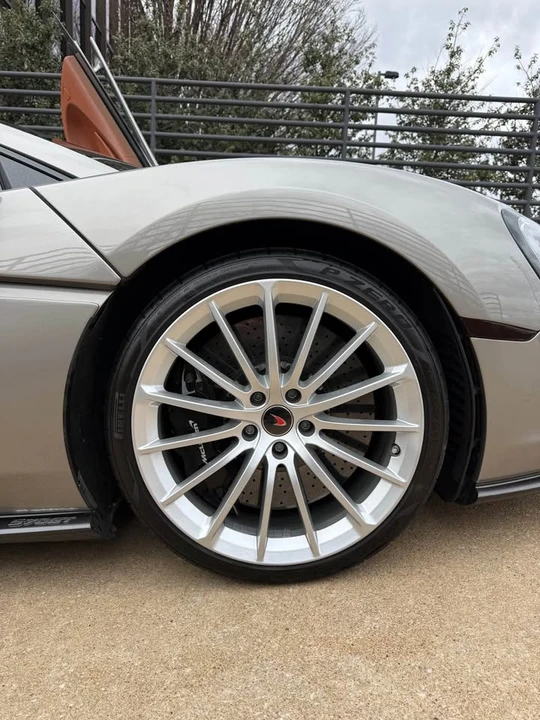 2017 McLaren 570GT - Image 8 of 17
