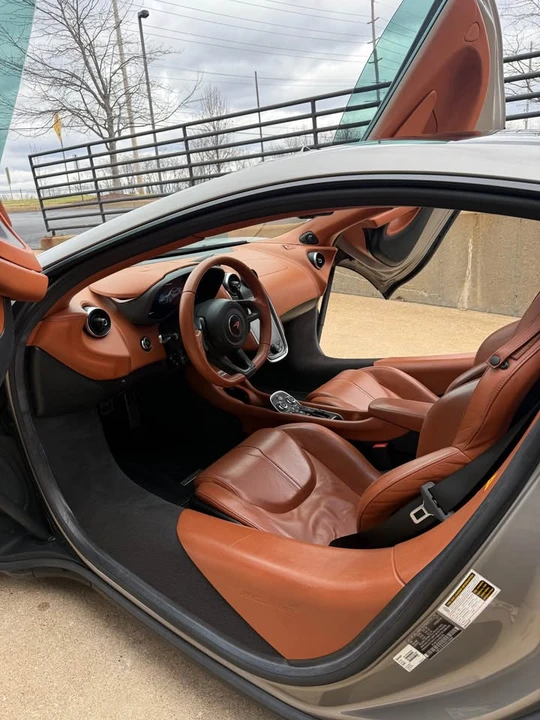 2017 McLaren 570GT - Image 10 of 17