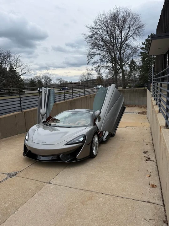 2017 McLaren 570GT - Image 2 of 17