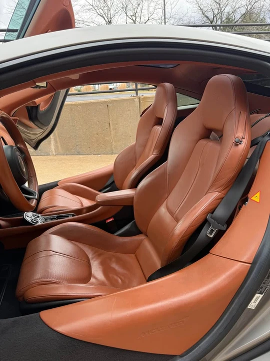 2017 McLaren 570GT - Image 11 of 17