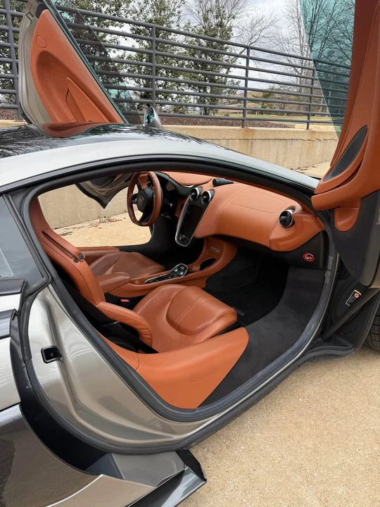 2017 McLaren 570GT - Image 12 of 17