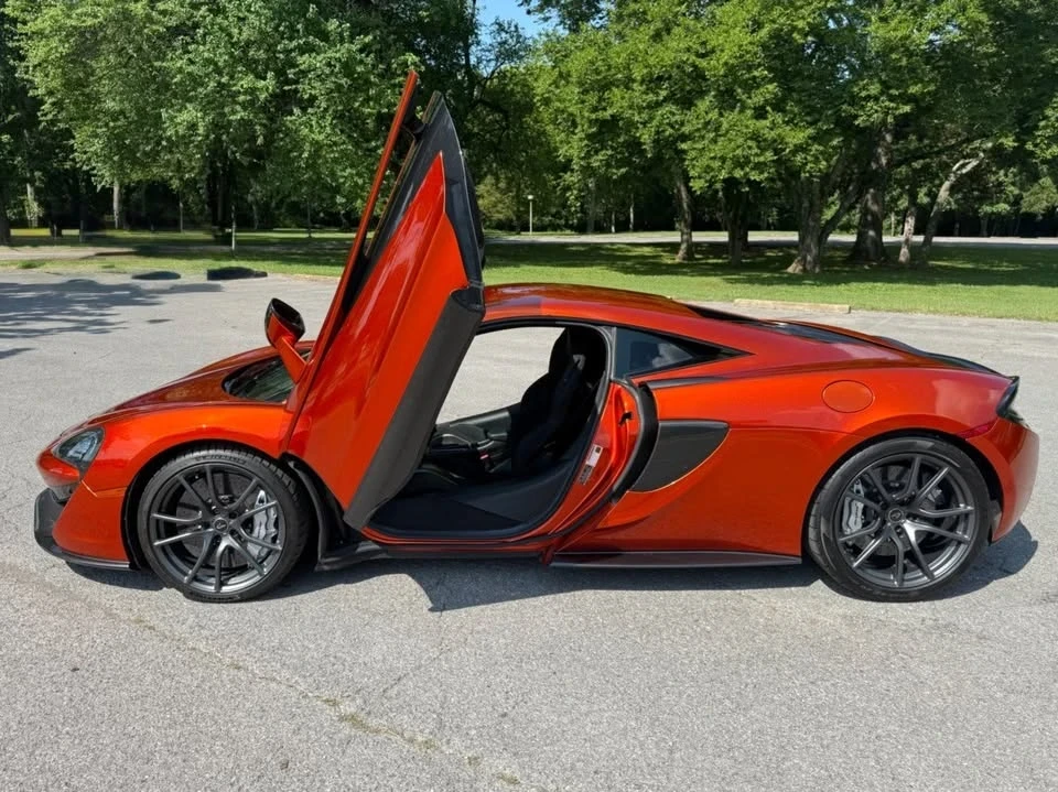 2017 McLaren 570S - Image 8 of 20