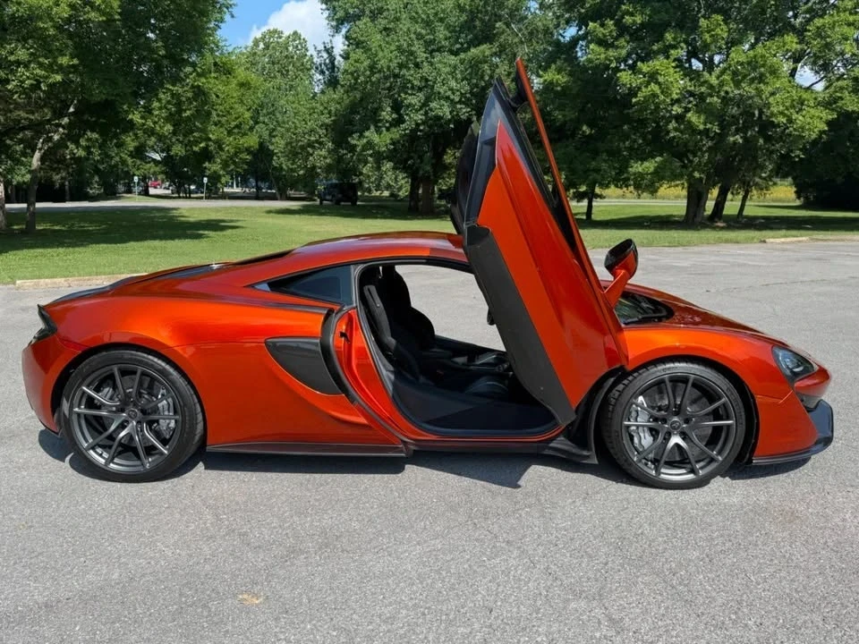 2017 McLaren 570S - Image 7 of 20