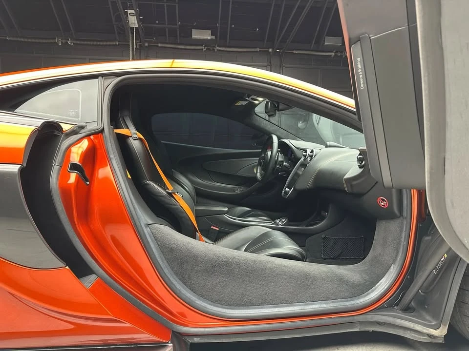 2017 McLaren 570S - Image 10 of 18