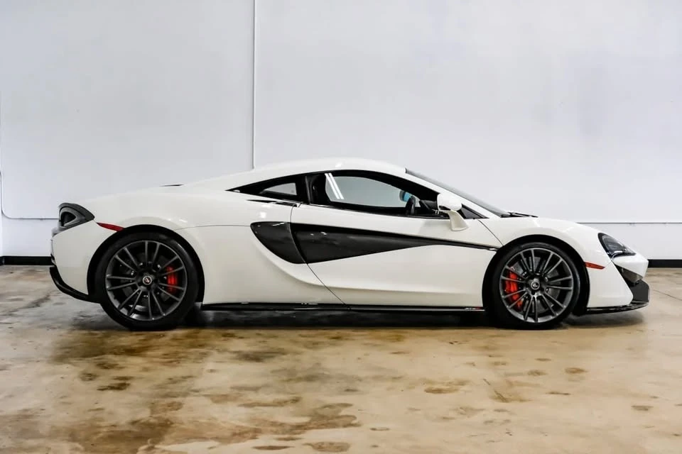 2017 McLaren 570S - Image 9 of 16