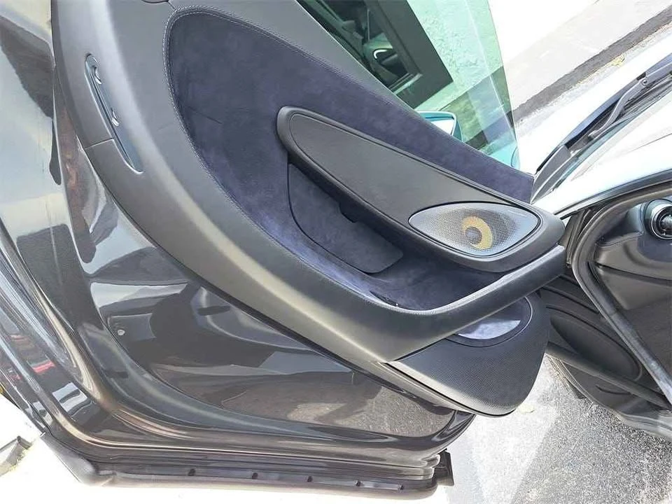 2017 McLaren 570S - Image 7 of 10