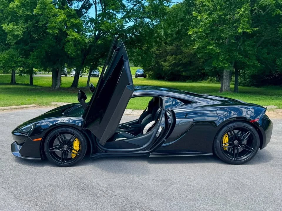 2017 McLaren 570S - Image 8 of 20
