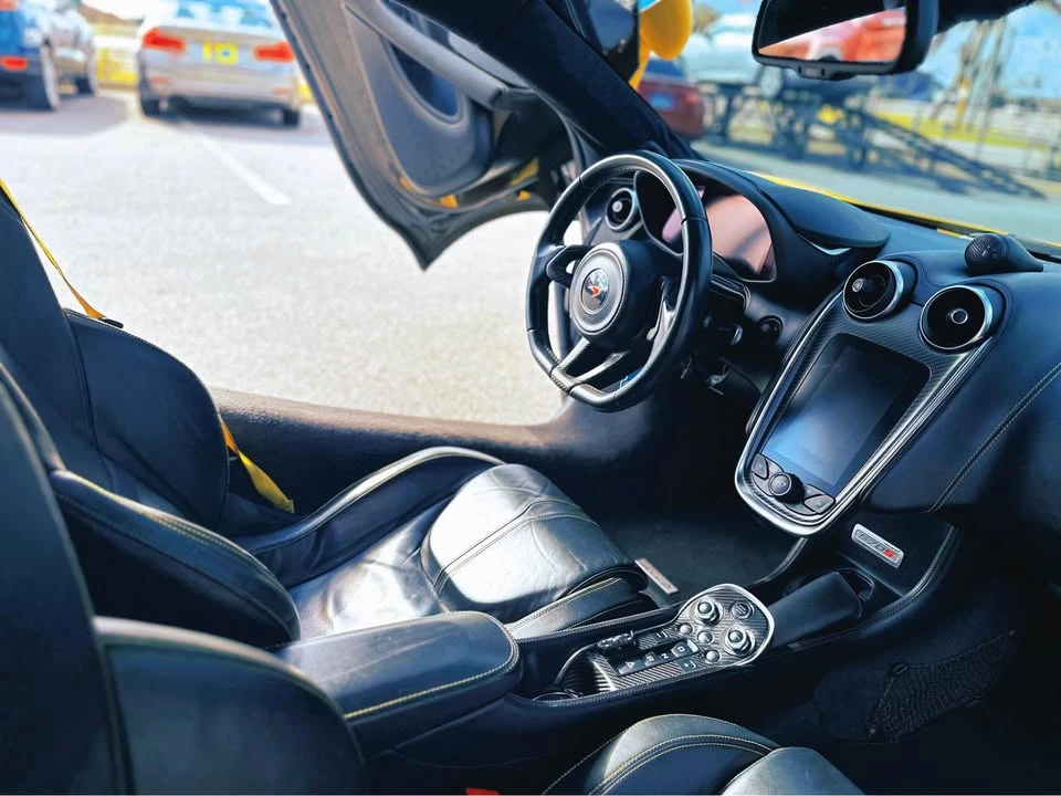 2017 McLaren 570S - Image 4 of 6