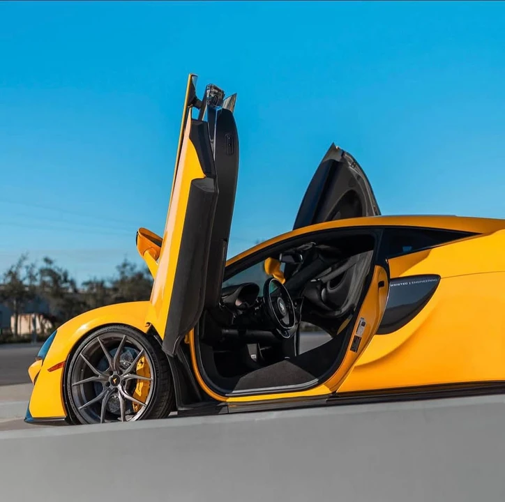 2017 McLaren 570S - Image 4 of 7