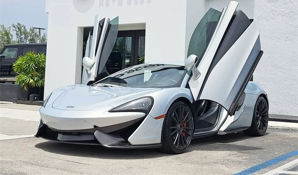 2017 McLaren 570S - Image 3 of 10