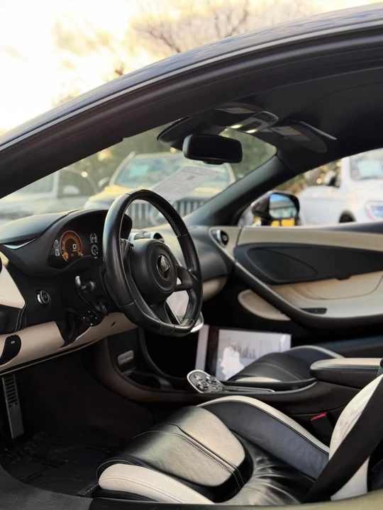 2017 McLaren 570S - Image 4 of 7