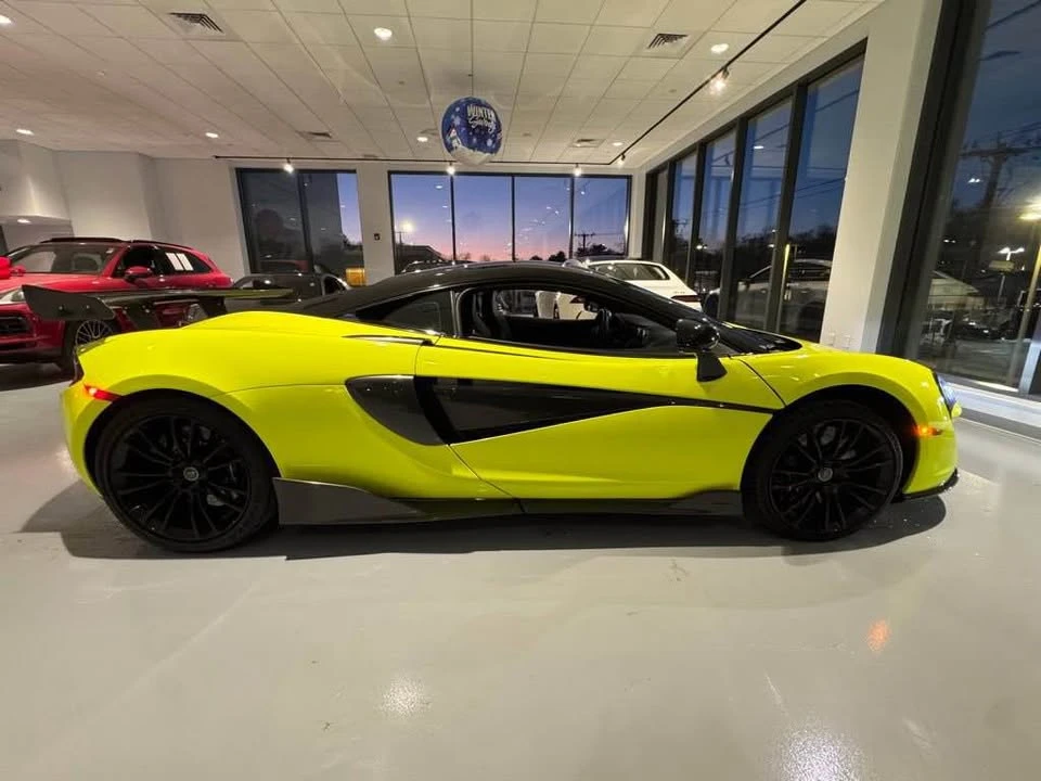 2017 McLaren 570S - Image 6 of 18