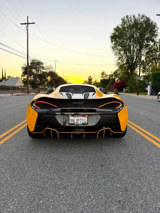 2017 McLaren 570S - Image 8 of 15