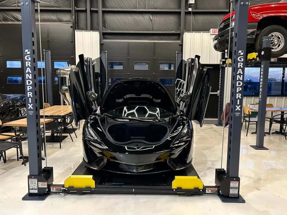 2017 McLaren 570S - Image 5 of 16