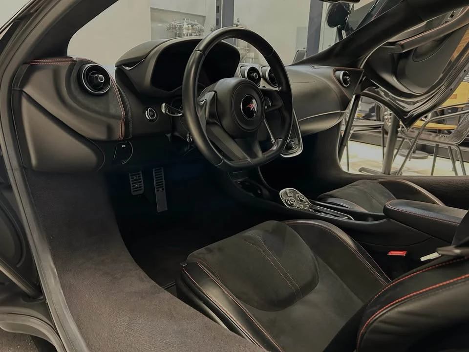 2017 McLaren 570S - Image 11 of 16