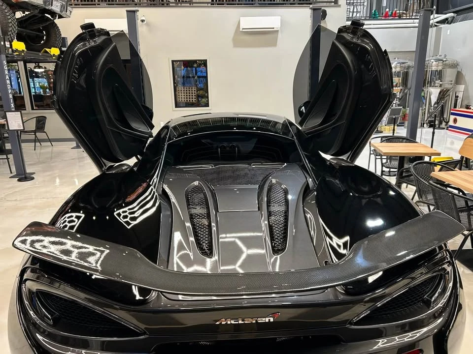 2017 McLaren 570S - Image 8 of 16