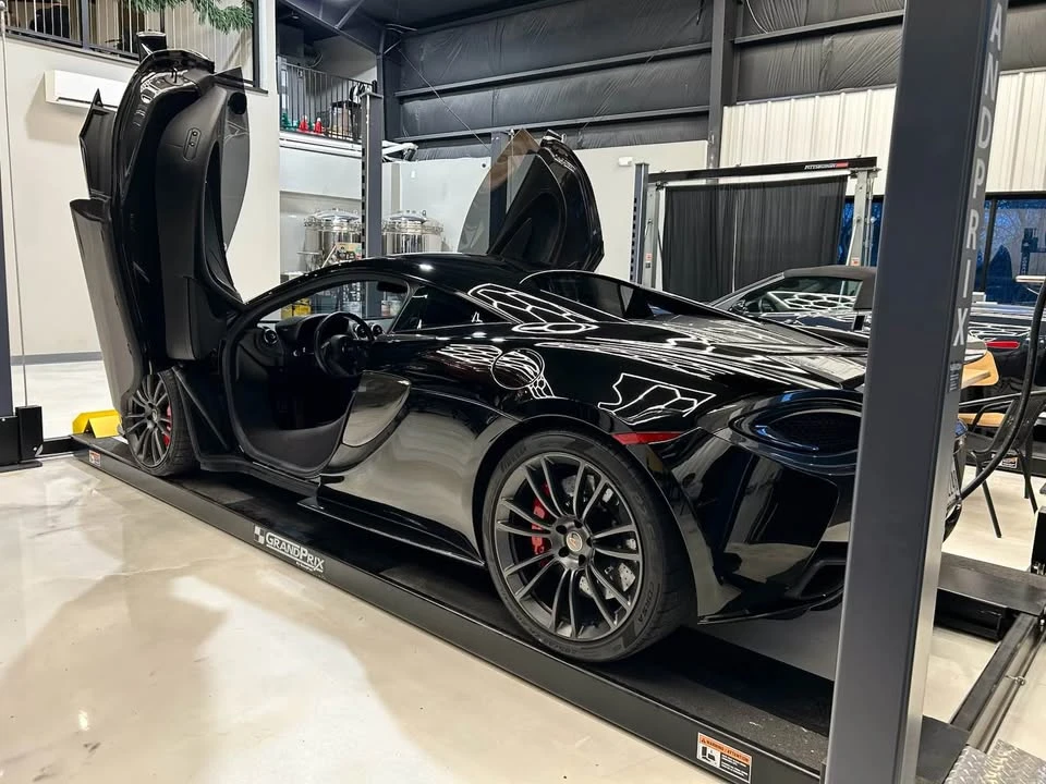 2017 McLaren 570S - Image 10 of 16