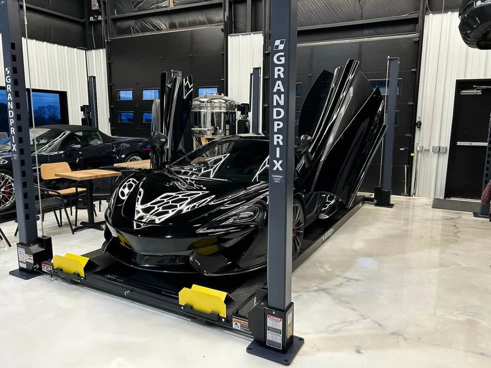 2017 McLaren 570S - Image 6 of 16