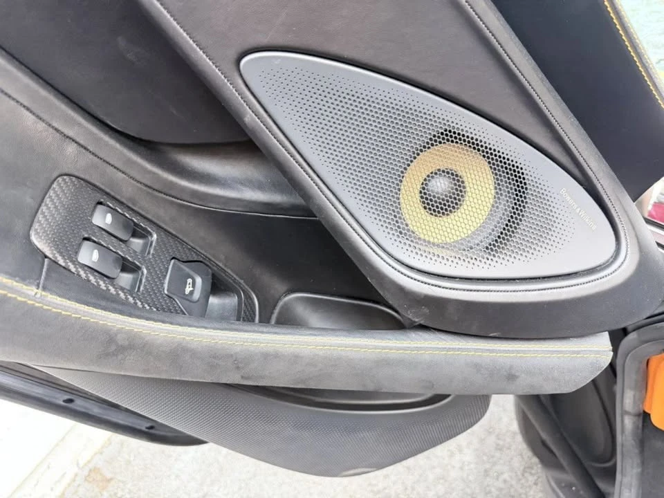 2017 McLaren 570S - Image 8 of 18