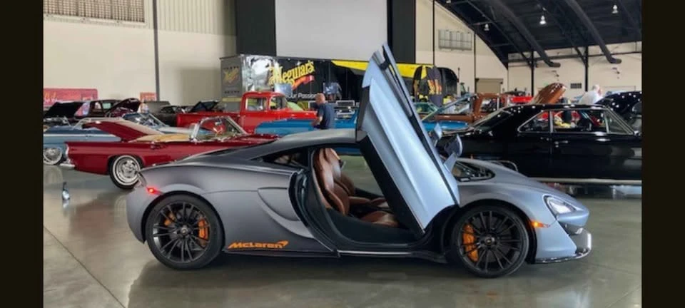 2017 McLaren 570S - Image 2 of 20