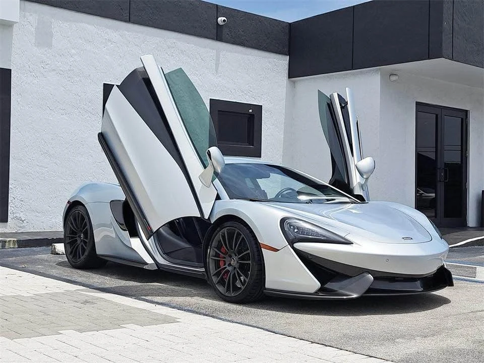2017 McLaren 570S - Image 8 of 14