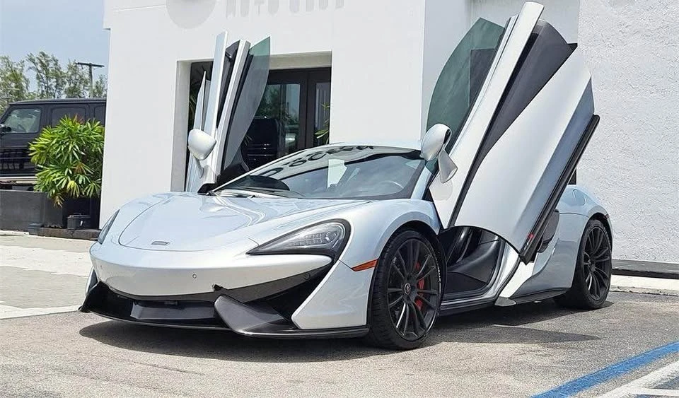 2017 McLaren 570S - Image 10 of 14