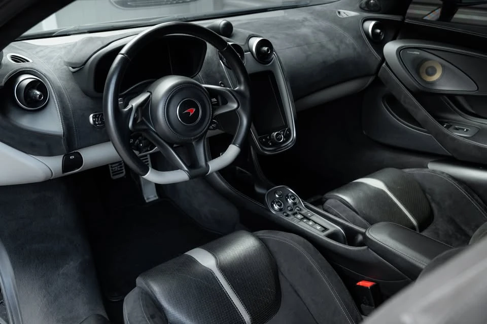 2017 McLaren 570S - Image 13 of 20