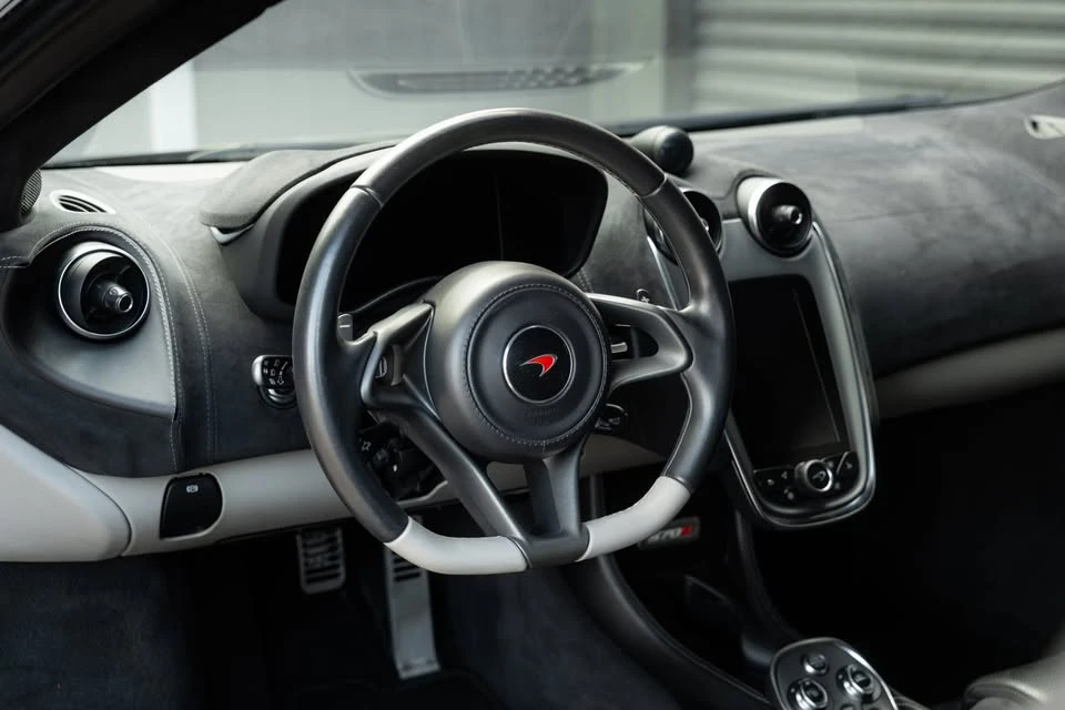 2017 McLaren 570S - Image 14 of 20