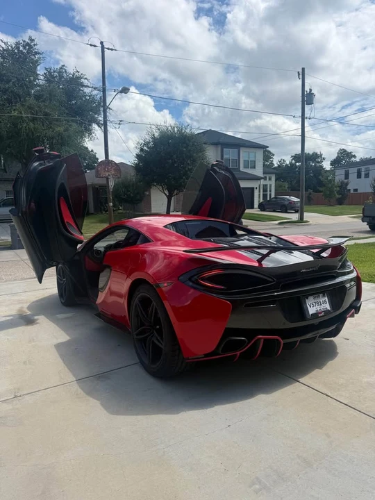 2017 McLaren 570S - Image 8 of 18